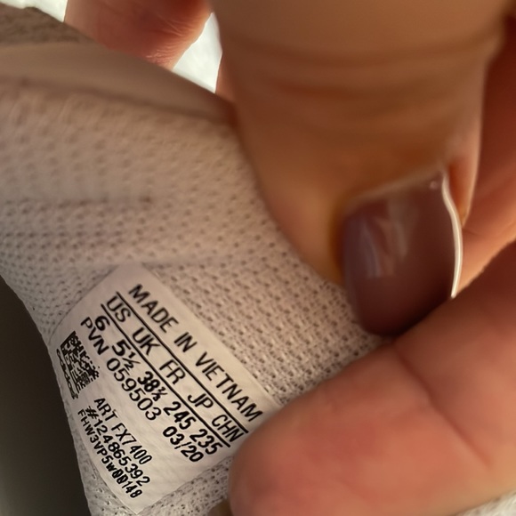 Very good cond kids size 6 fits as 7 1/2 womens Addidas superstar design shoes - Picture 8 of 8